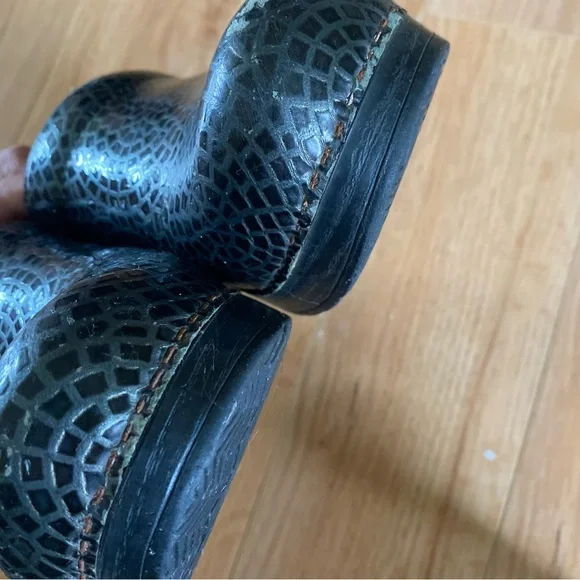 Dansko Clogs - Picture 4 of 10